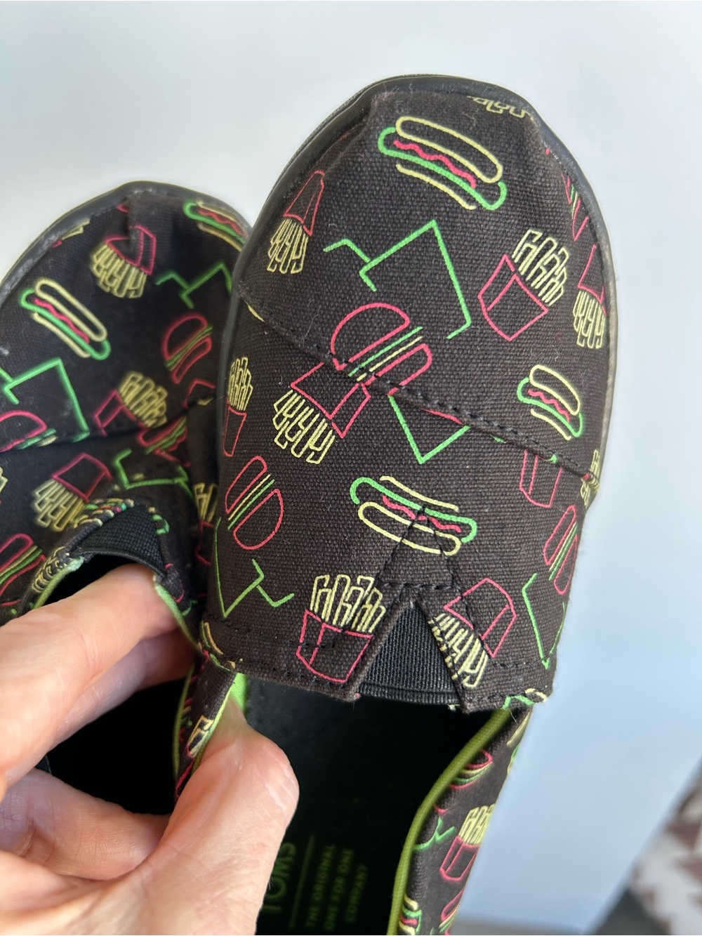 Tom’s y 13.5 Kids black canvas slip-on shoes hot dogs French fries burgers